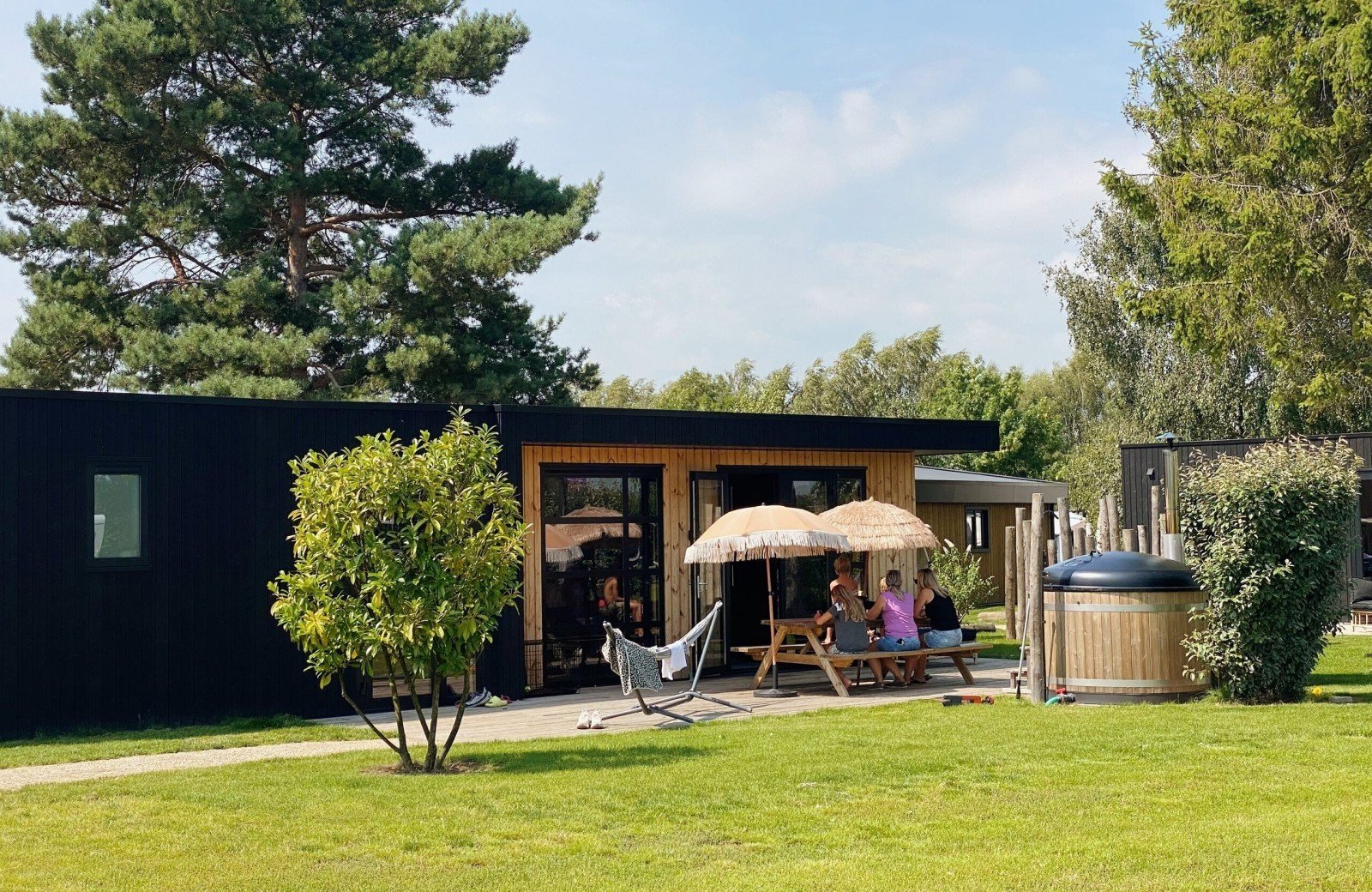 Family Lodge (with wood-fired hot tub)
